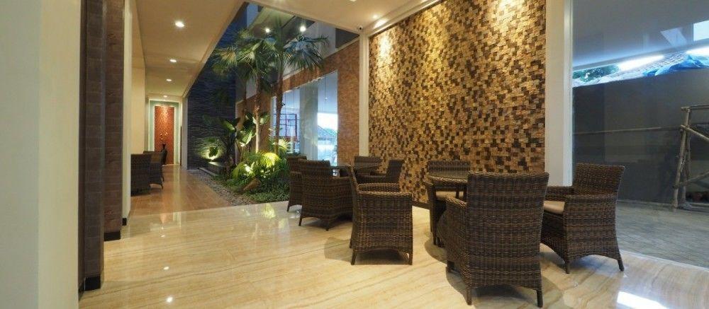 De Boutique Style Hotel Malang Exterior photo
