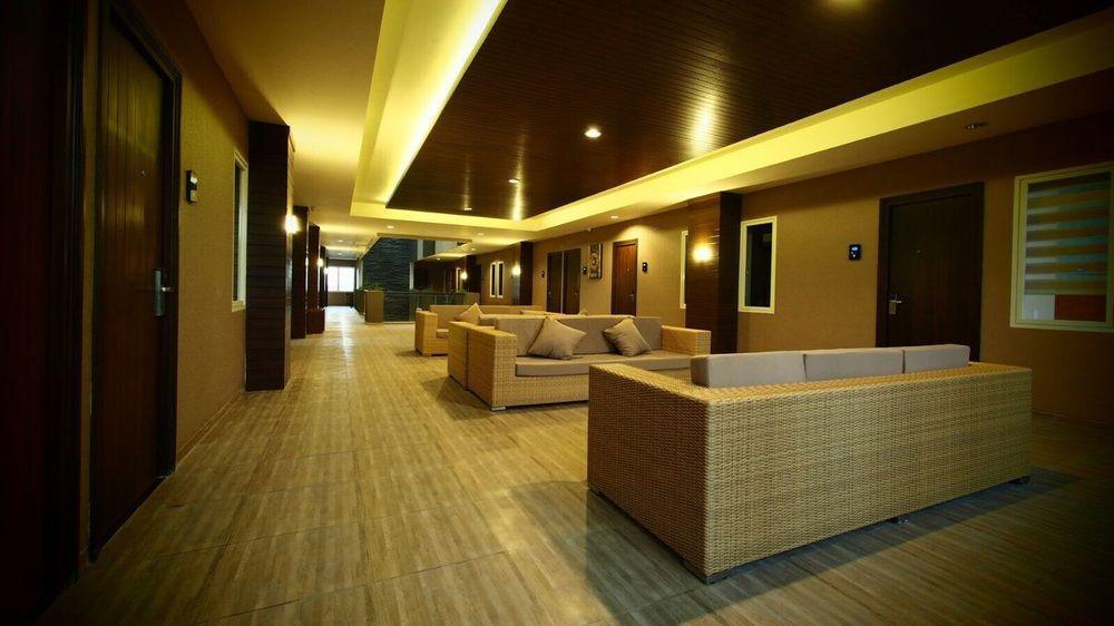 De Boutique Style Hotel Malang Exterior photo
