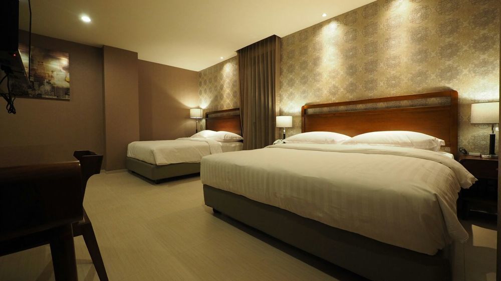 De Boutique Style Hotel Malang Exterior photo