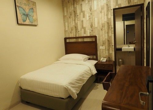 De Boutique Style Hotel Malang Exterior photo