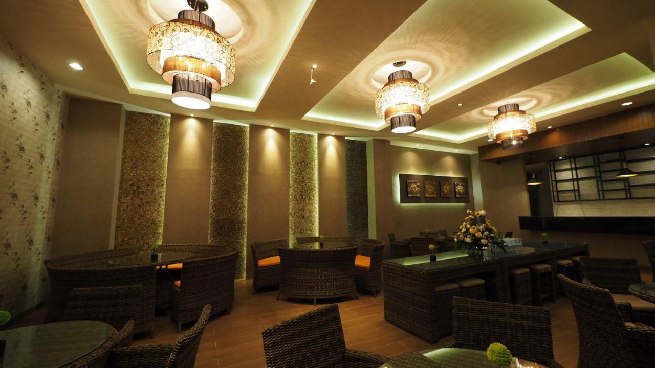 De Boutique Style Hotel Malang Exterior photo